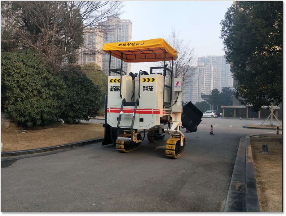 要正確使用操作混凝土路緣石滑模攤鋪機(jī)，定期對路緣石滑模機(jī)進(jìn)行保養(yǎng)和維護(hù)