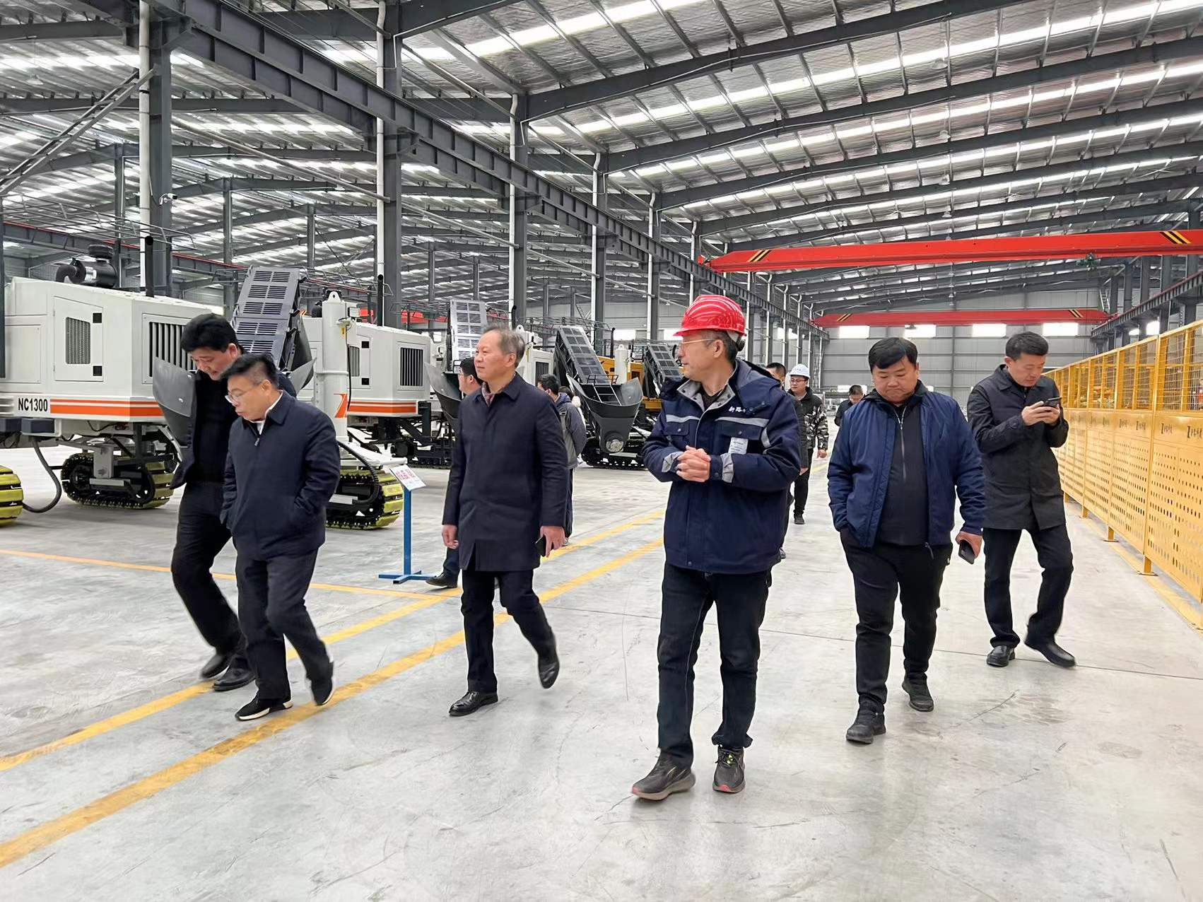 熱烈歡迎徐州市委市政府、淮海國(guó)際港務(wù)區(qū)、柳新鎮(zhèn)一行領(lǐng)導(dǎo)來(lái)我司參觀(guān)考察工作